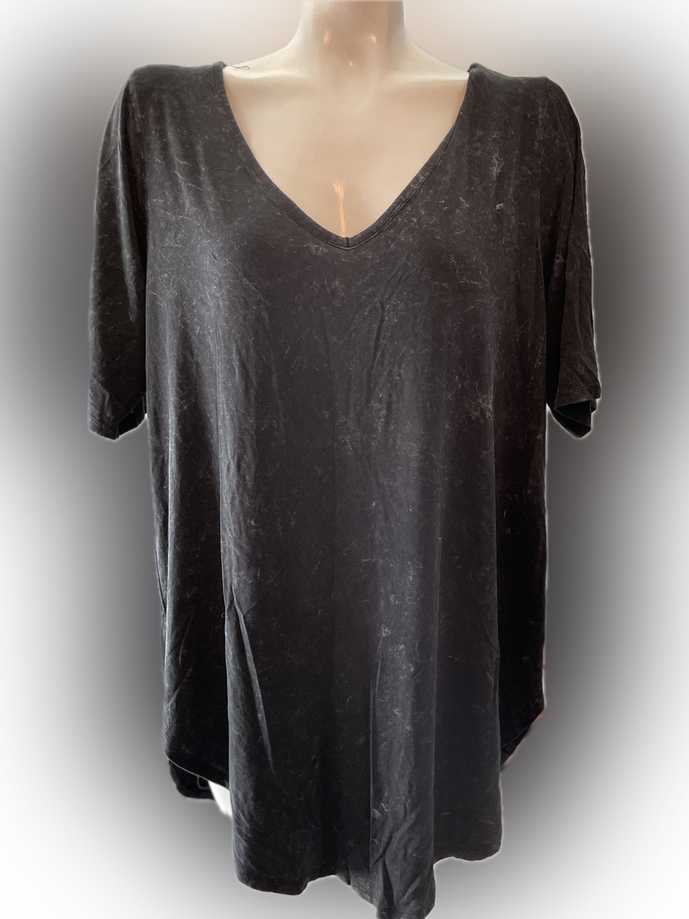 torrid Black V-Neck Short Sleeve Tee